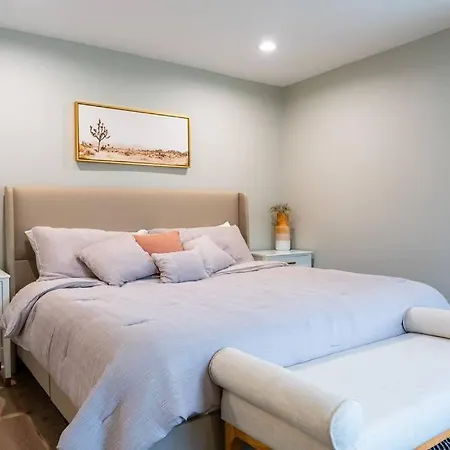 Urban Oasis W/ King Bed - 3 Bedroom Near Duke & Dt